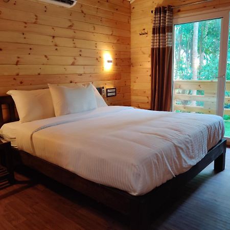 Breezywood Resort Mālvan Kültér fotó